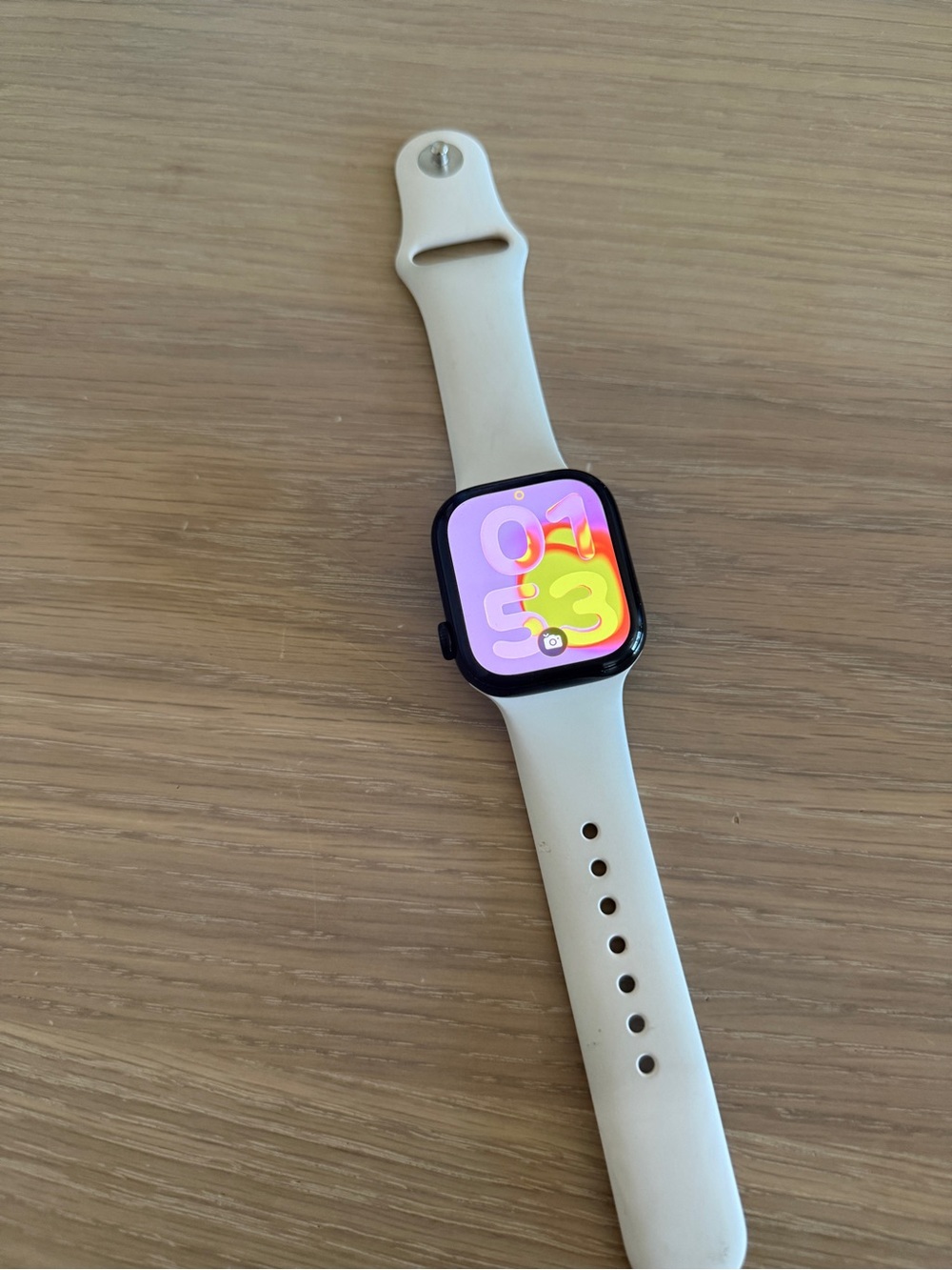 Black AppleWatch series 10 with White Sport Band 42 mm GPS + CELLULAR